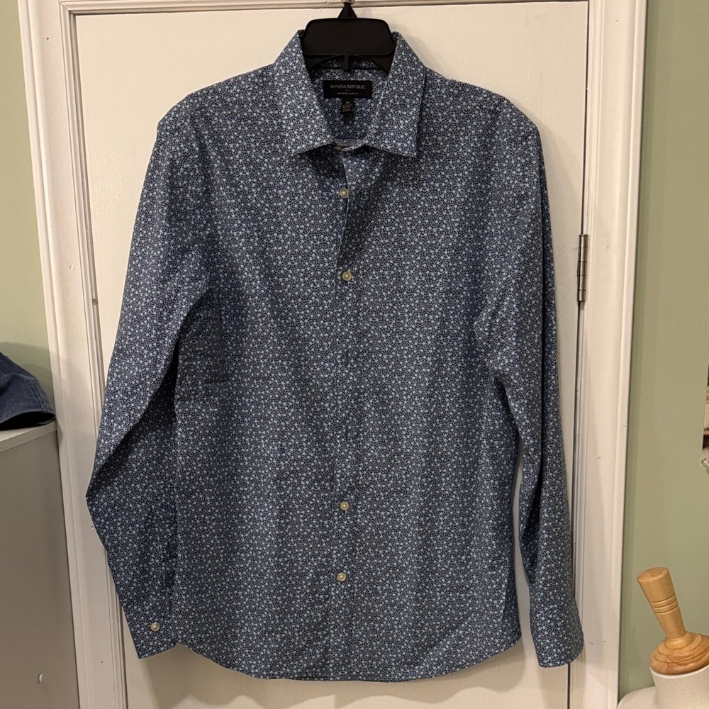 Banana Republic Men's Blue Floral Button Down Shirt